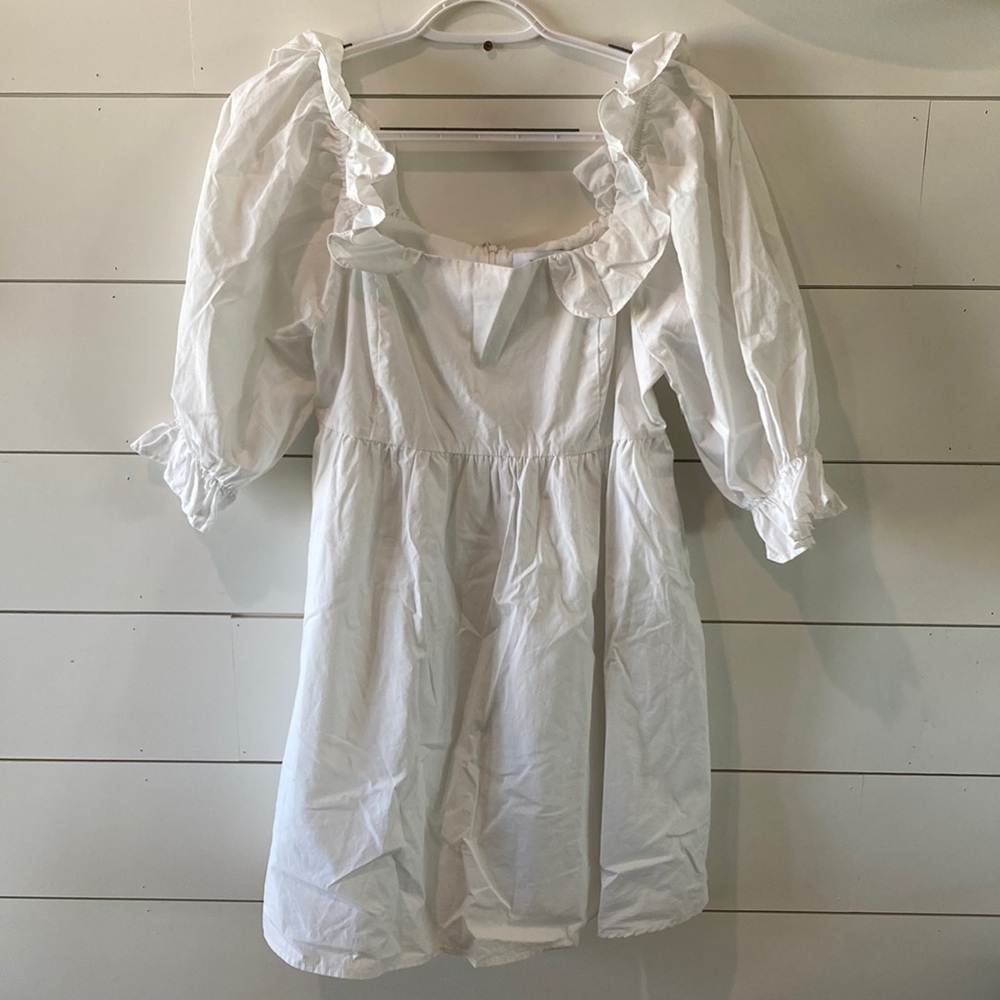 MOODIE. White dress